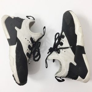 Black and White Nike Huaraches Sz 11